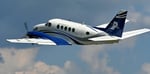 En vol, un King Air A100 de Propair par temps ensoleillé.