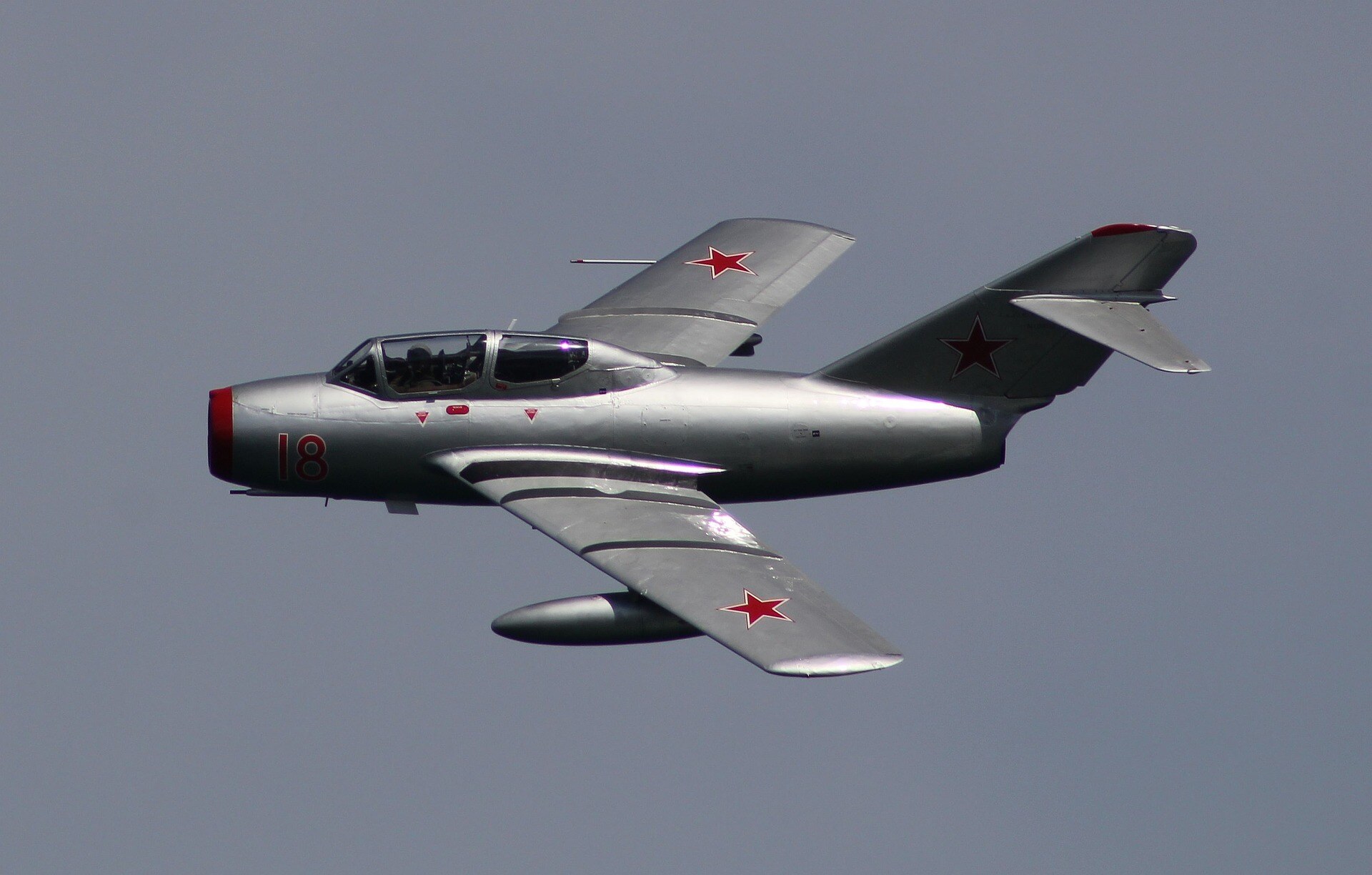 the-mig-15-2559805_1920
